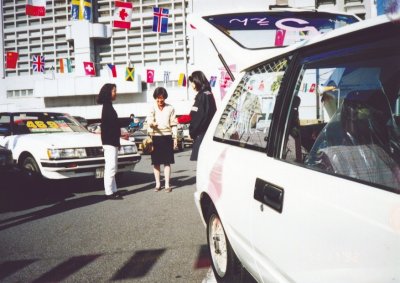 豊田そごう駐車場での「お出かけセール」の様子